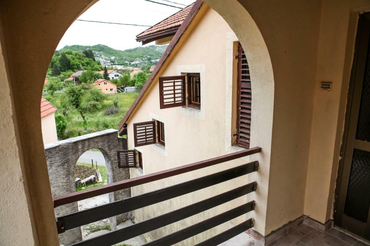 Holiday Home Milanovic Cetinje Exterior photo